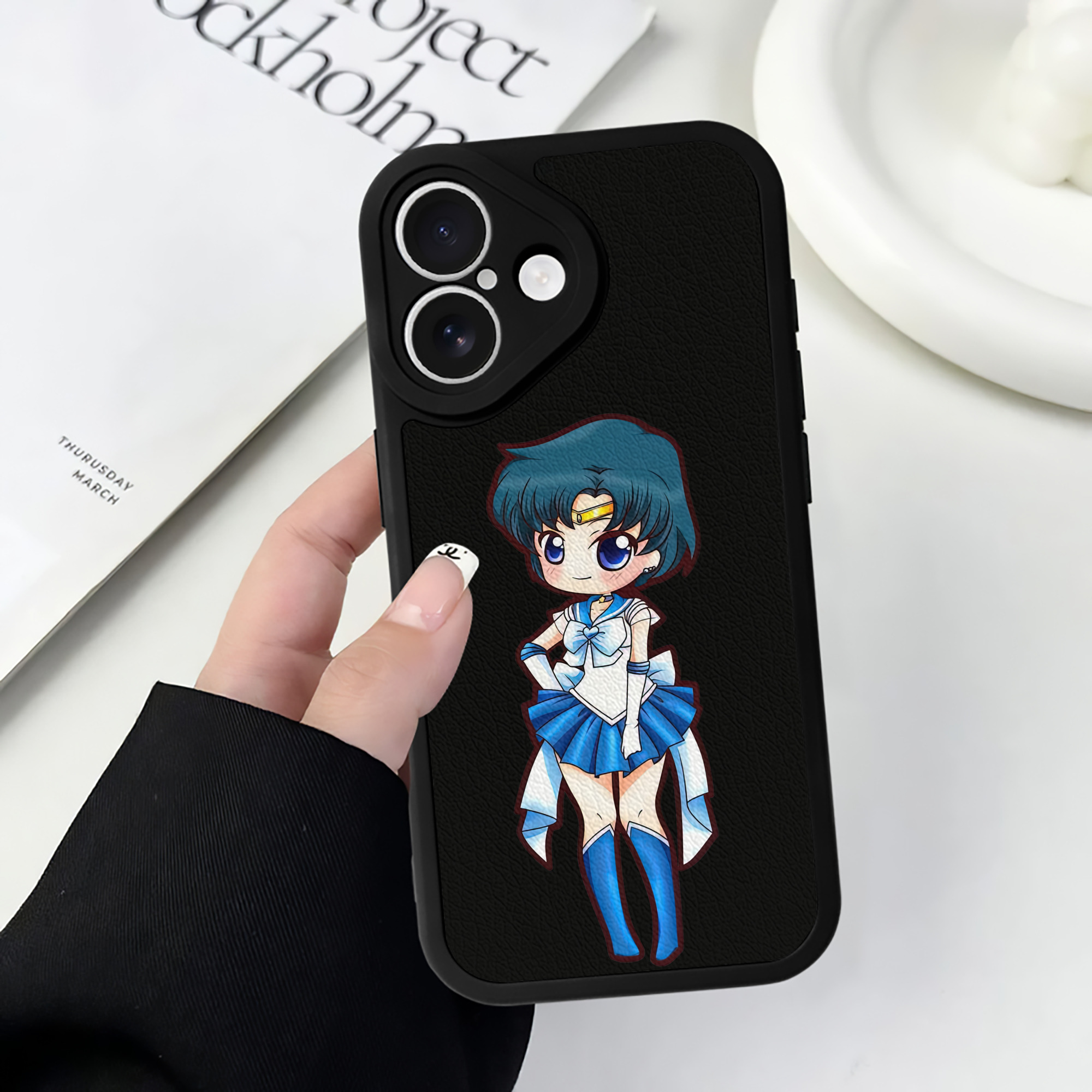 （画像用） 美少女戦士セーラームーン 水野 亜美 みずの あみ Sailor Moon Mizuno Ami 【iPhone 16シリーズ対応】シリコンスマホケース（レザー調） 材質：シリコン